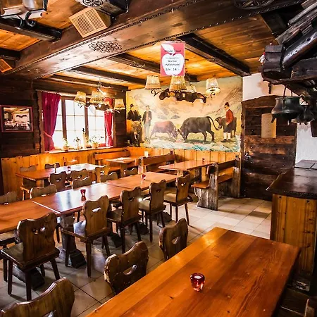 De Moiry Supérieur Mini-hôtel 3*