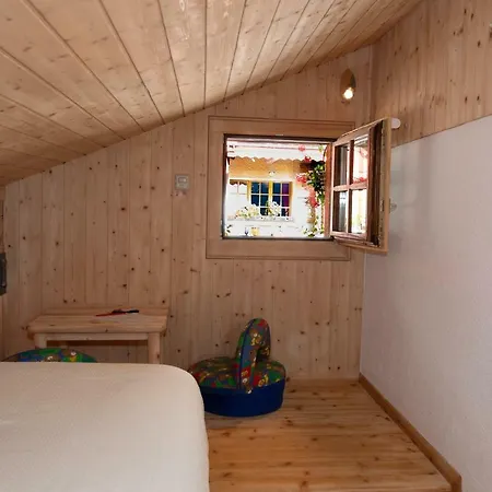 De Moiry Supérieur Mini-hôtel 3*